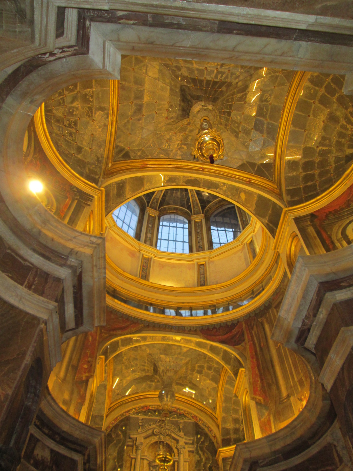 Camarín de la Virgen del Rosario. Santo Domingo 002