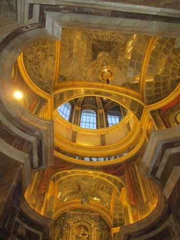 Camarín de la Virgen del Rosario. Santo Domingo 002