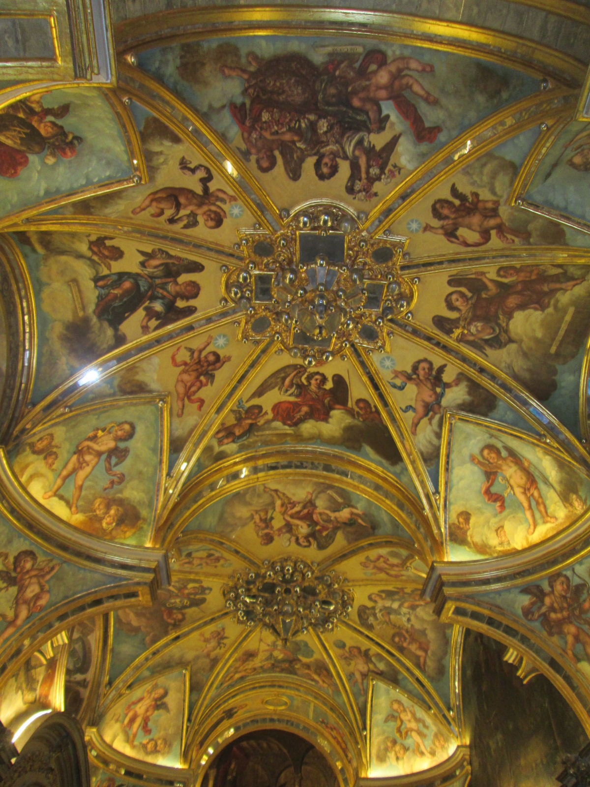 Camarín de la Virgen del Rosario. Santo Domingo 003