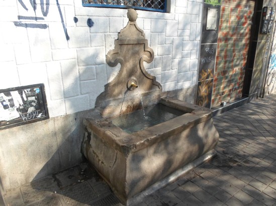 Pilares de Granada con encanto.: 5.- Pilar en la calle san Juan de ...