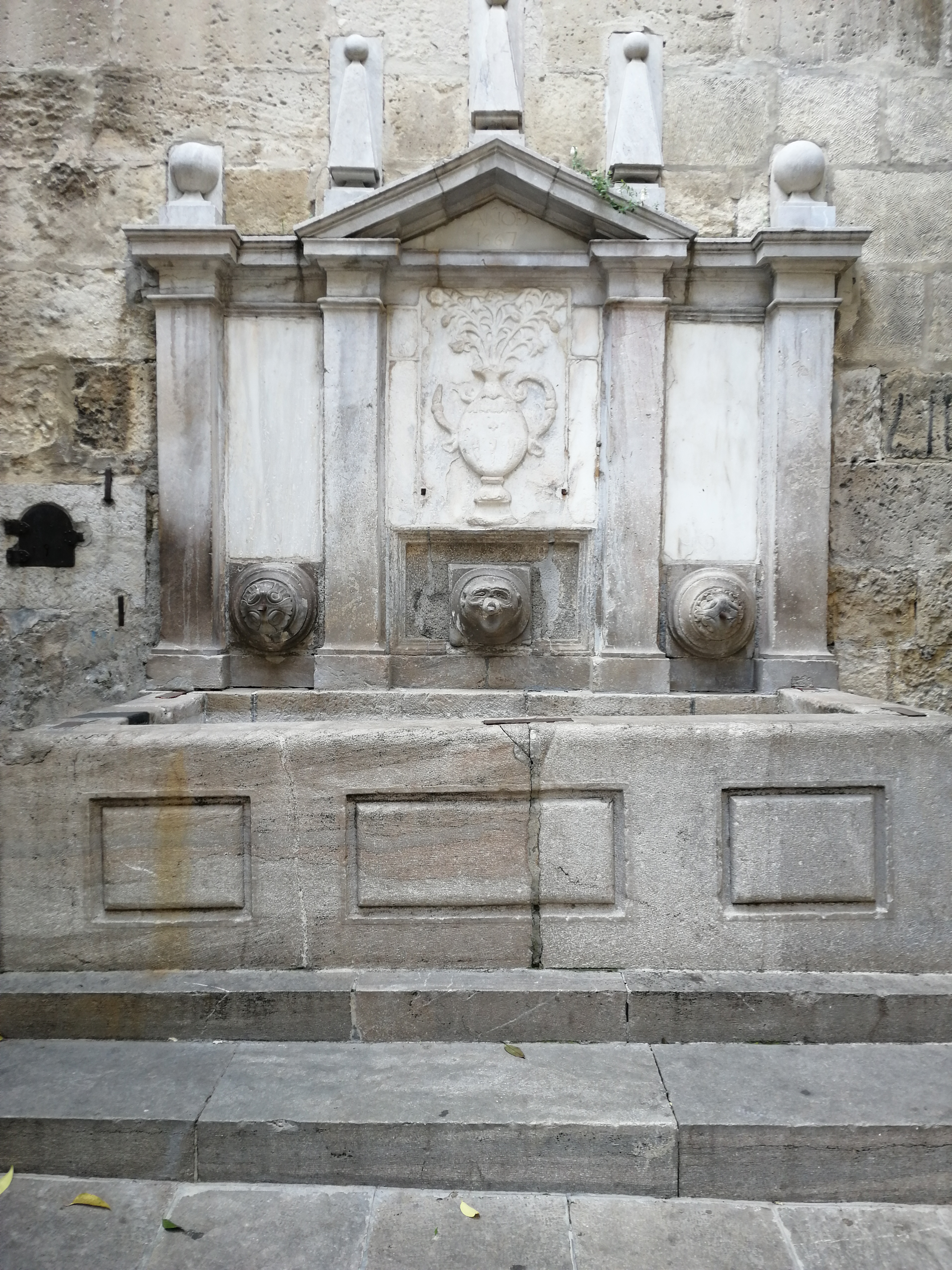 Pilar Puerta del Perdón