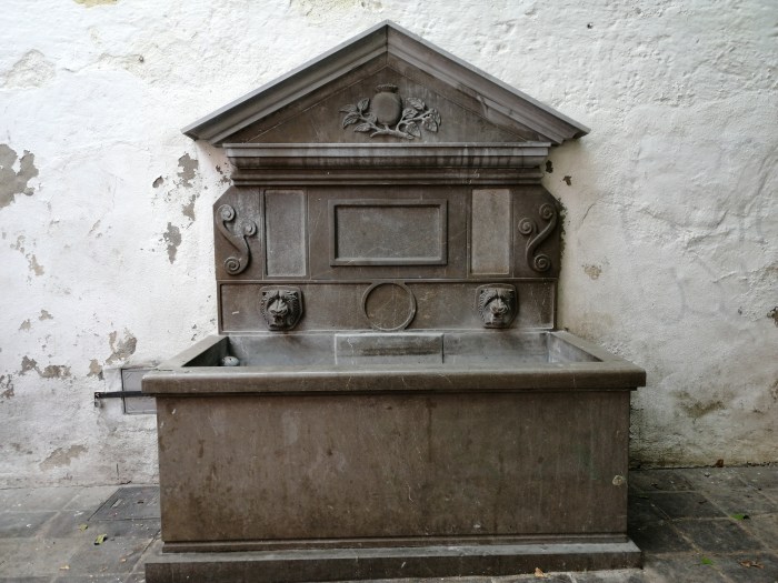 Pilar Calle San Jerónimo